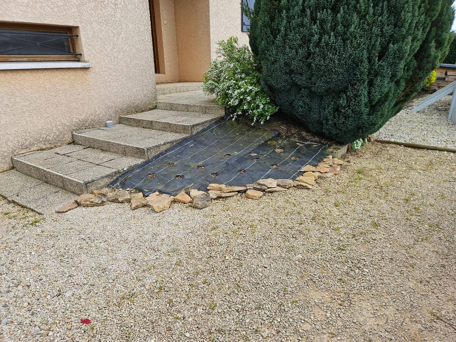 Cour extérieure avant travaux