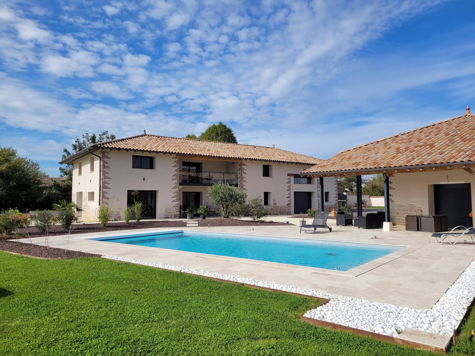 Piscine et aménagement terminés